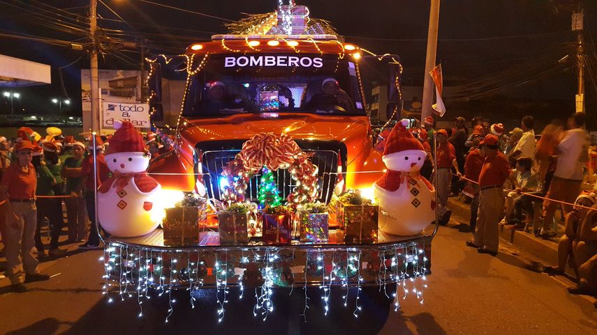 Foto de archivo de un vehículo del Cuerpo de Bomberos de Panamá en el desfile de Santiago.