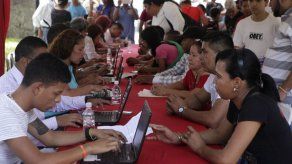 Casi 200.000 colombianos residentes en Venezuela atienden llamado a registro