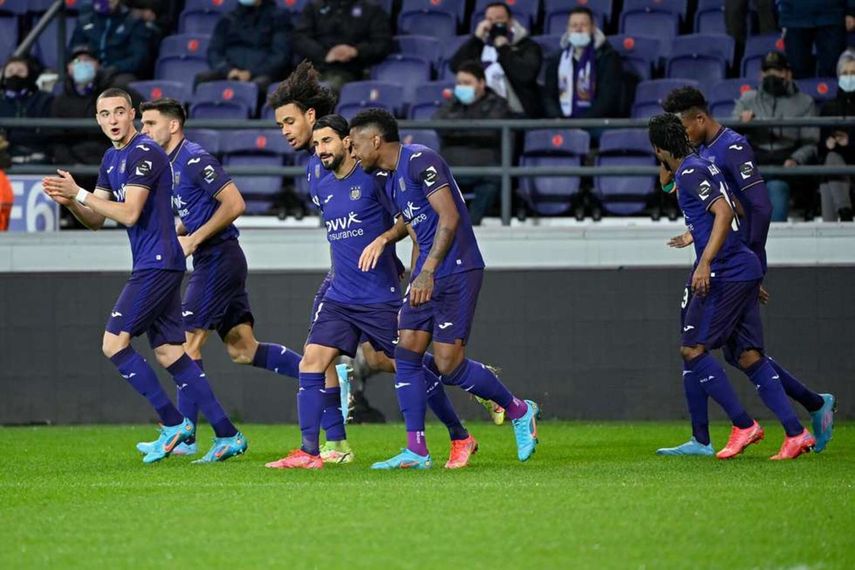 Michael Amir Murillo jugó todo el partido con el Anderlecht