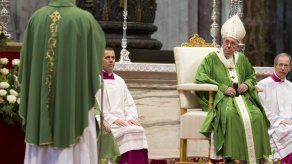 Papa dedica misa a 2 santos canadienses Papa dedica misa a 2 santos canadienses