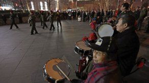 China: Bailes de ancianas tropiezan con vecinos y normas