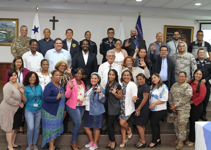 Reunión entre CUCO y miembros del Ministerio de Seguridad Pública.