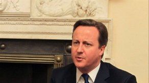 Cameron habla con Hollande y Merkel sobre la fusión de BAE y EADS