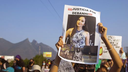El caso desató un interés inusitado en México, donde la crisis de los feminicidios se remonta a los años 1990 y golpea especialmente a mujeres pobres.&nbsp;