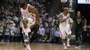 Rockets vencen a Bucks e hilan triunfo 17