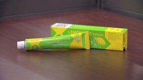 Multan a empresa que comercializaba crema aclarante y decomisan producto