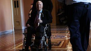 El senador John McCain suspende el tratamiento de su cáncer cerebral