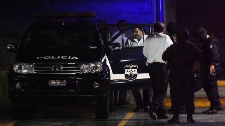 Fiscalía salvadoreña allana casa de expresidente Saca por desvío millonario