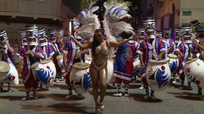 El carnaval uruguayo alcanza su clímax con el popular desfile de Llamadas