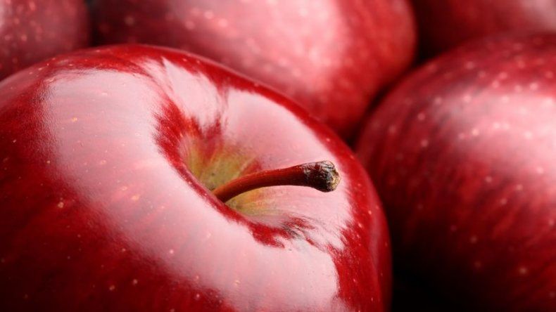 Panamá atenta a alerta internacional por manzanas contaminadas