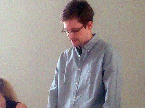 El padre de Snowden viajará a Moscú para reunirse con su hijo, abogado