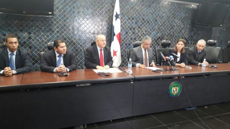 Instalan y juramentan nueva Junta Directiva de la Comisión de Credenciales
