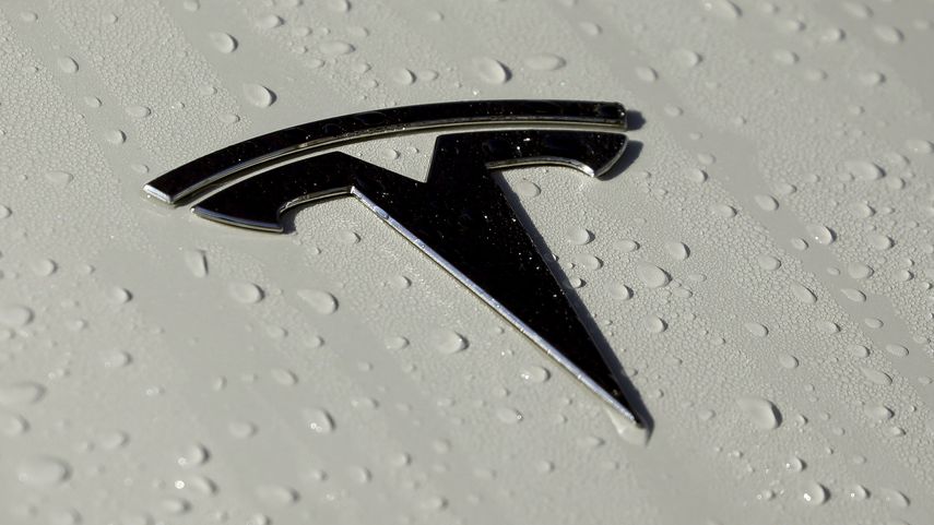 Tesla sufre caída del 37%