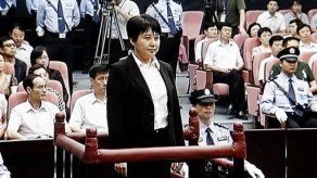 Esposa de político chino no niega haber matado a británico