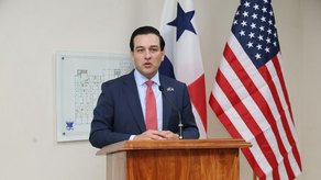 Embajador de EE. UU. respalda salida de Hutchison&nbsp;