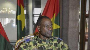 El líder golpista de Burkina se entrega tras negociar con el Gobierno
