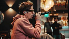 Ex Salserín René Velazco canta Peaches