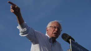Campaña de Clinton confirma que Sanders se unirá a ella en mitin el martes