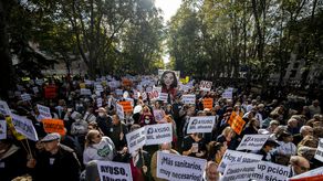 El gobierno regional de Madrid ha sido criticado en los últimos años por la falta de personal en hospitales.