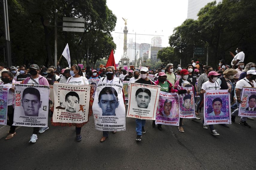 Se solicita al exfuncionario por el caso de 43 estudiantes de Ayotzinapa desaparecidos.