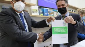 El ministro de Ambiente de Panamá, Milciades Concepción, durante la firma de la Declaración de Glasgow por una huela hídrica justa. El ministro de Ambiente de Panamá, Milciades Concepción, durante la firma de la Declaración de Glasgow por una huela hídrica justa.