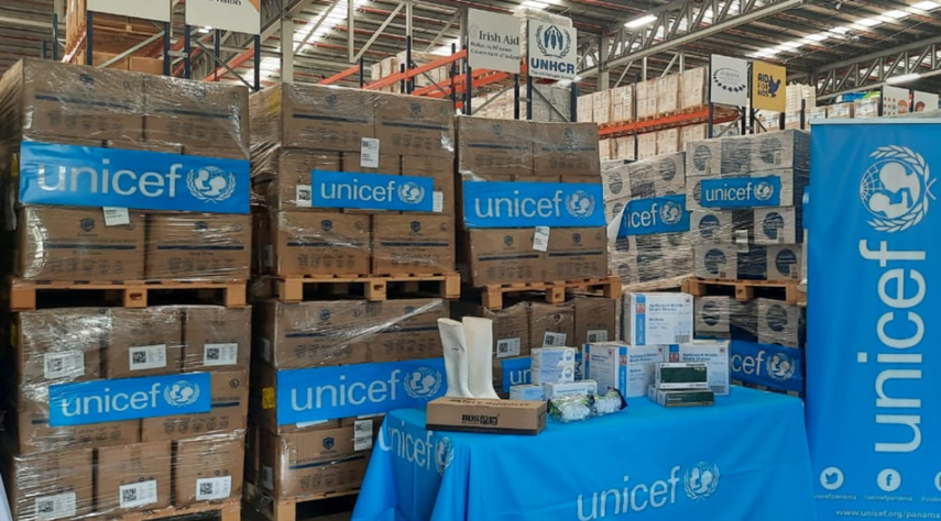 Entrega de suministros por parte de Unicef.
