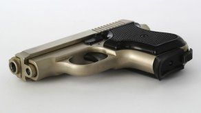 Connecticut vetará vender armas a personas en listas federales de terrorismo