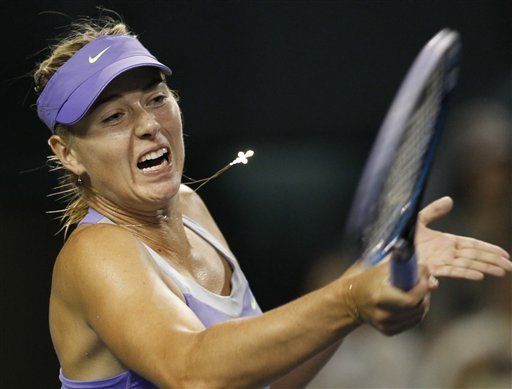 Azarenka y Sharapova avanzan en Tokio