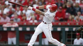 Renovados Rojos remontan en triunfo de 5-3 sobre Piratas