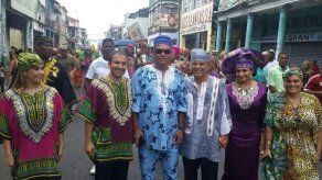 Gran participación de políticos en desfile de la etnia negra en Colón