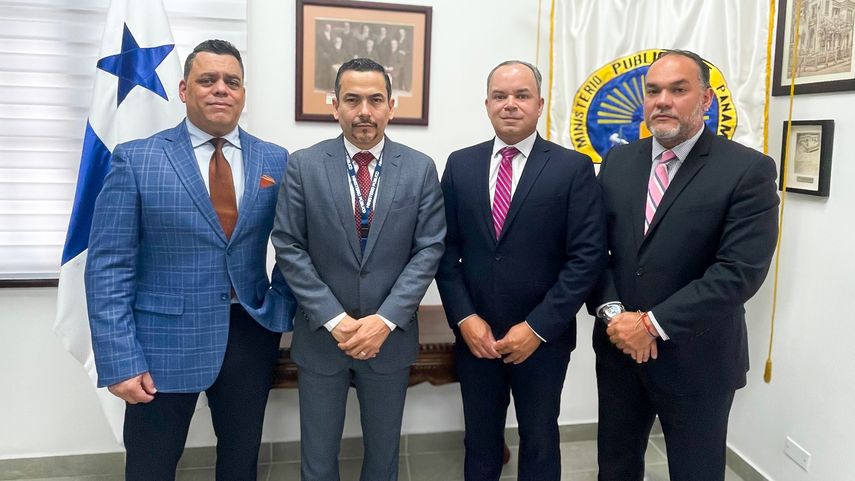 Procurador Luis Carlos Gómez se reúne con directores de DEAHQ y DEA