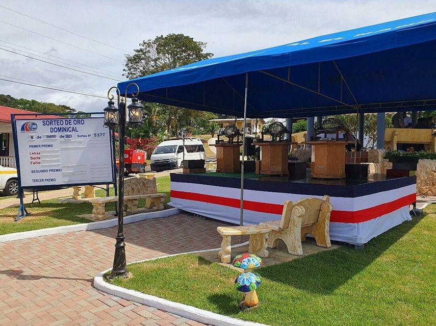 El Sorteo dominical de lao Lotería del 8 de enero desde el Parque Central en El Nancito