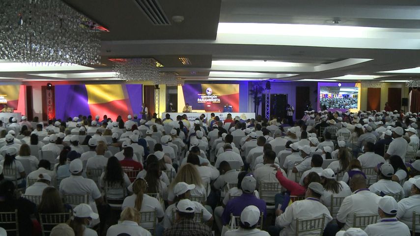 La Convención Nacional del Partido Panameñista se lleva a cabo en la ciudad de Santiago.