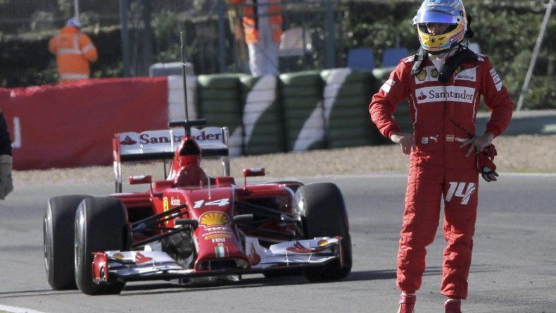 A Alonso se le para el Ferrari en los entrenamientos de Jerez