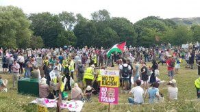 Miles de personas protestan en Edimburgo contra la visita de Trump a Escocia