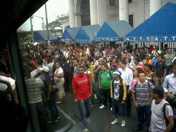 Salida de diablos rojos genera caos en Panamá