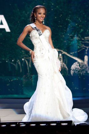 Pasarela en traje de gala del Miss Universo