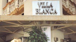 Mujer devuelve un millón de dólares que el banco le ingresó por error en EEUU