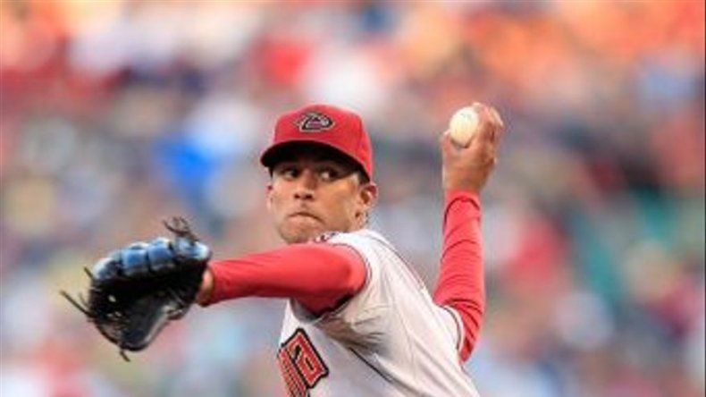 Kennedy controla desde la lomita a los Diamondbacks