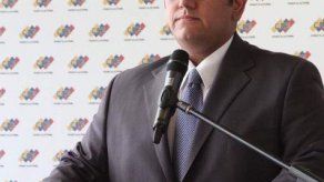 Rector electoral plantea comicios libres como solución a crisis venezolana