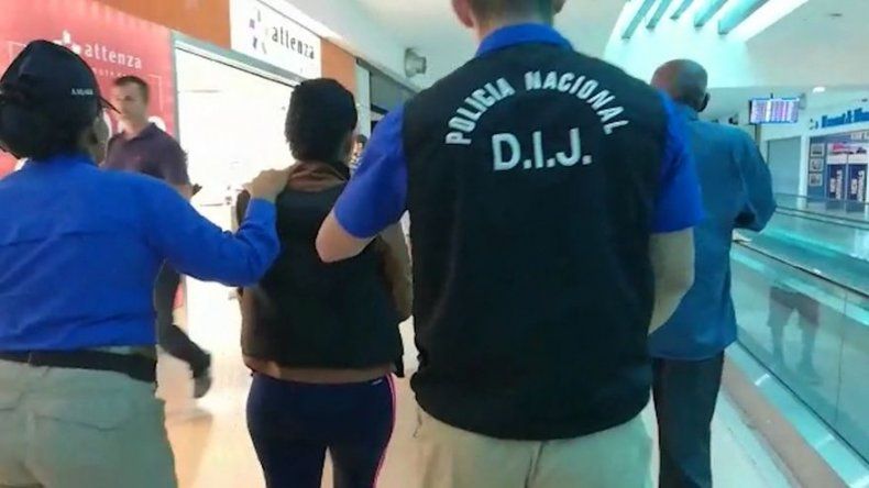 Panameña requerida por delito de privación de libertad fue extraditada desde Colombia