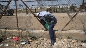 El organismo de defensa de Israel, que supervisa los asuntos civiles en los territorios dijo que aprobaría el registro de 1.200 palestinos que han estado viviendo en Cisjordania desde hace muchos años, pero que no están listados en el registro palestino de población.