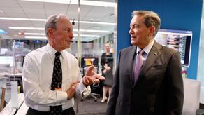 El presidente de la República de Panamá, Laurentino Cortizo, y el empresario y exalcalde de Nueva York, Michael Bloomberg.