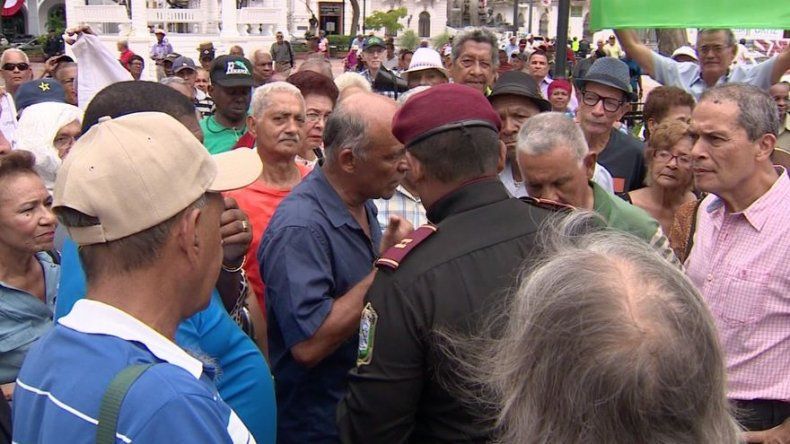 Jubilados: Si el Presidente veta la ley vamos a estar en las calles aunque el papa esté aquí