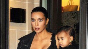 La hija de Kim Kardashian decoró un bolso de Hermés con pinturas