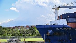 El Canal de Panamá aumenta el calado máximo permitido a 49 pies.