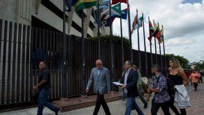 Chavismo demanda por fraude en firmas para revocatorio de Maduro