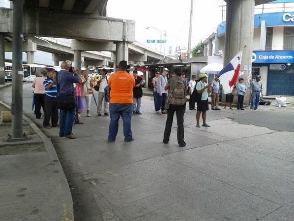 Jubilados cierran vías en Chiriquí y en la 5 de Mayo