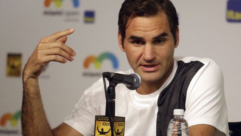 Federer atribuyó operación a accidente familiar