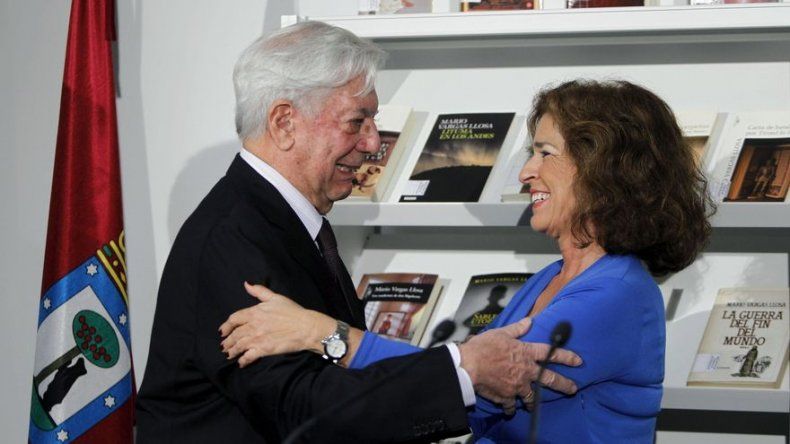 Vargas Llosa inaugura biblioteca con su nombre